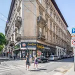 Very Central - Balcony - Free Parking