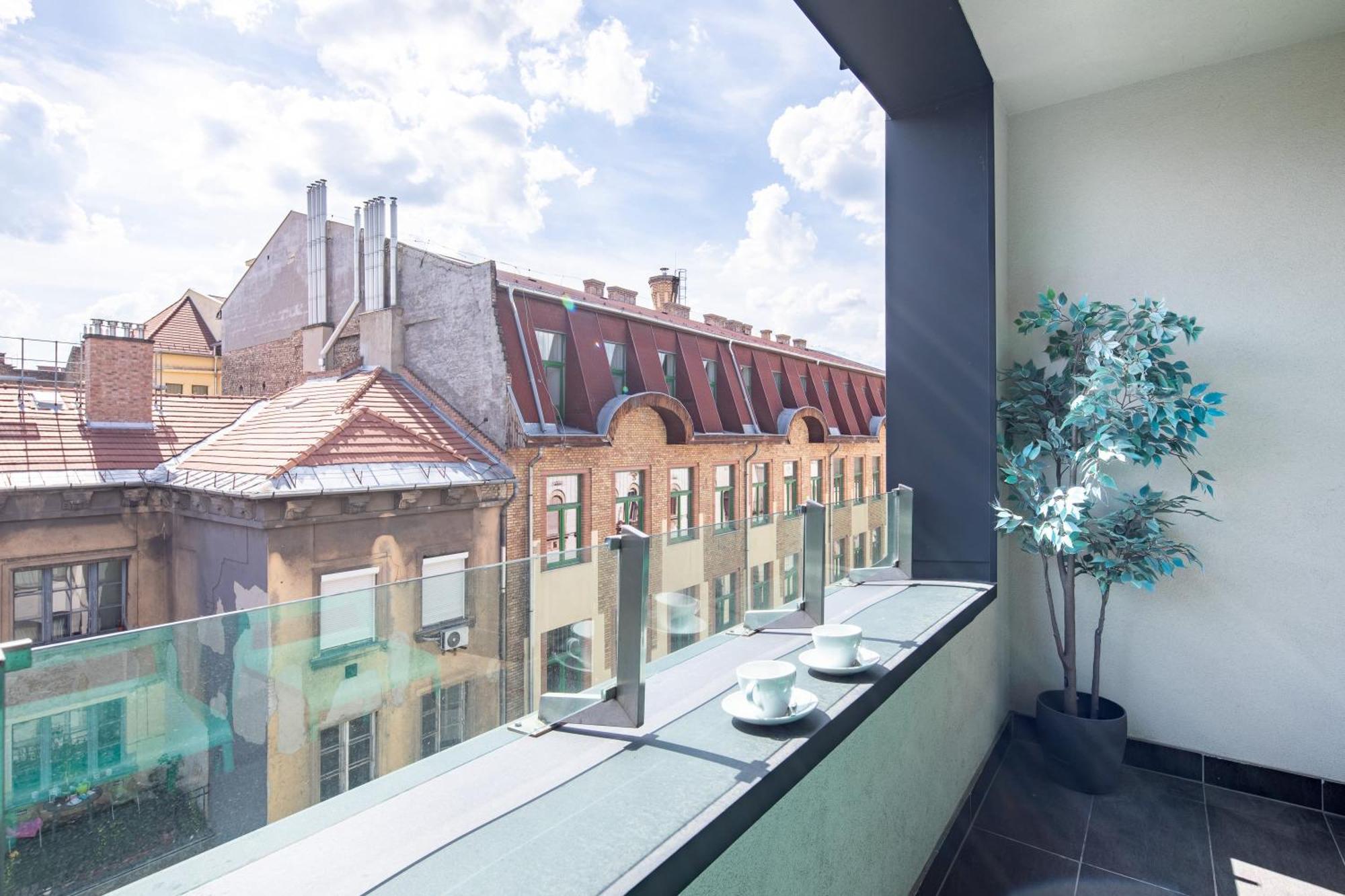 Apartment Very - Balcony - Free Parking *