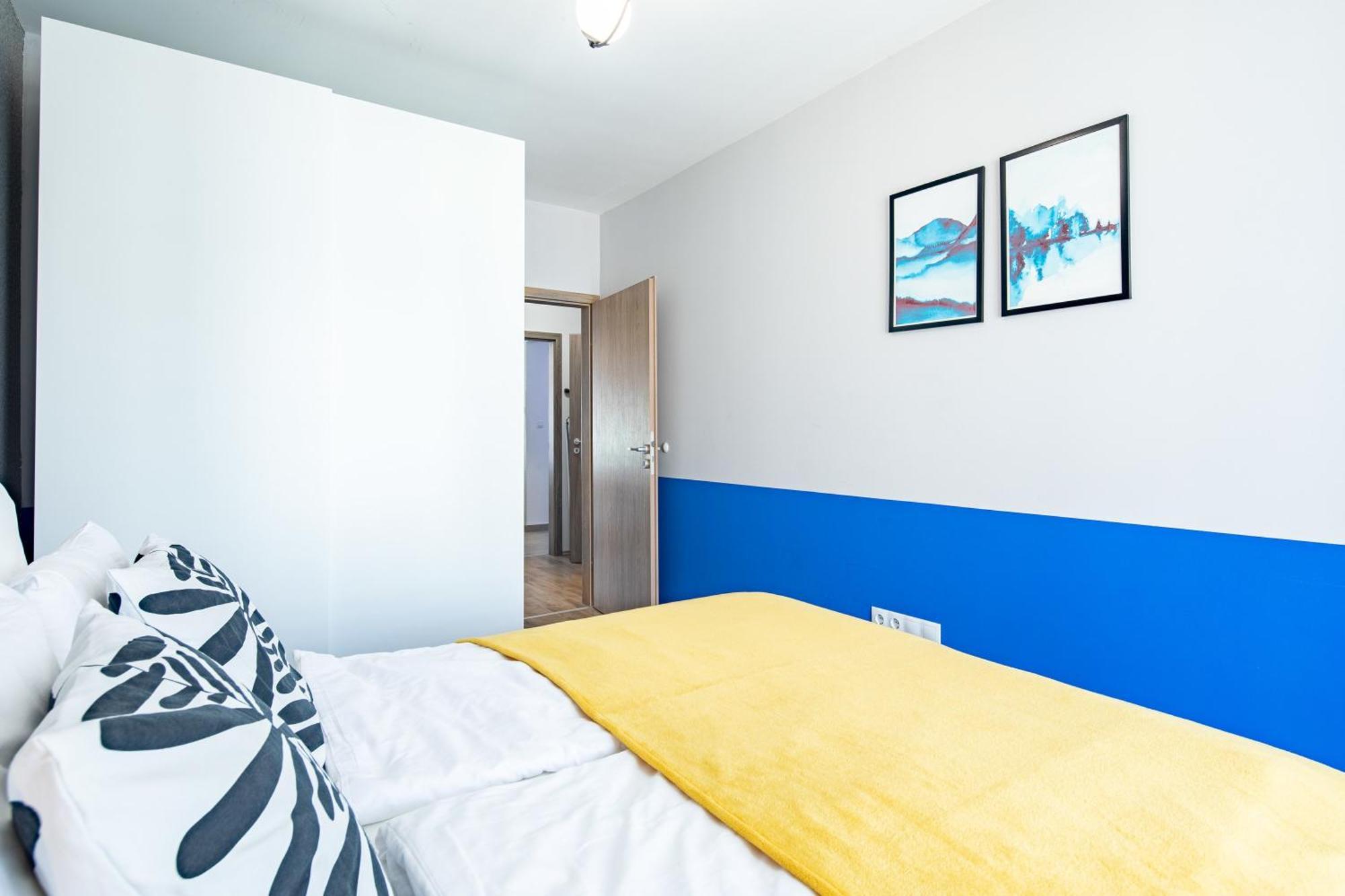 Very - Balcony - Free Parking Apartment