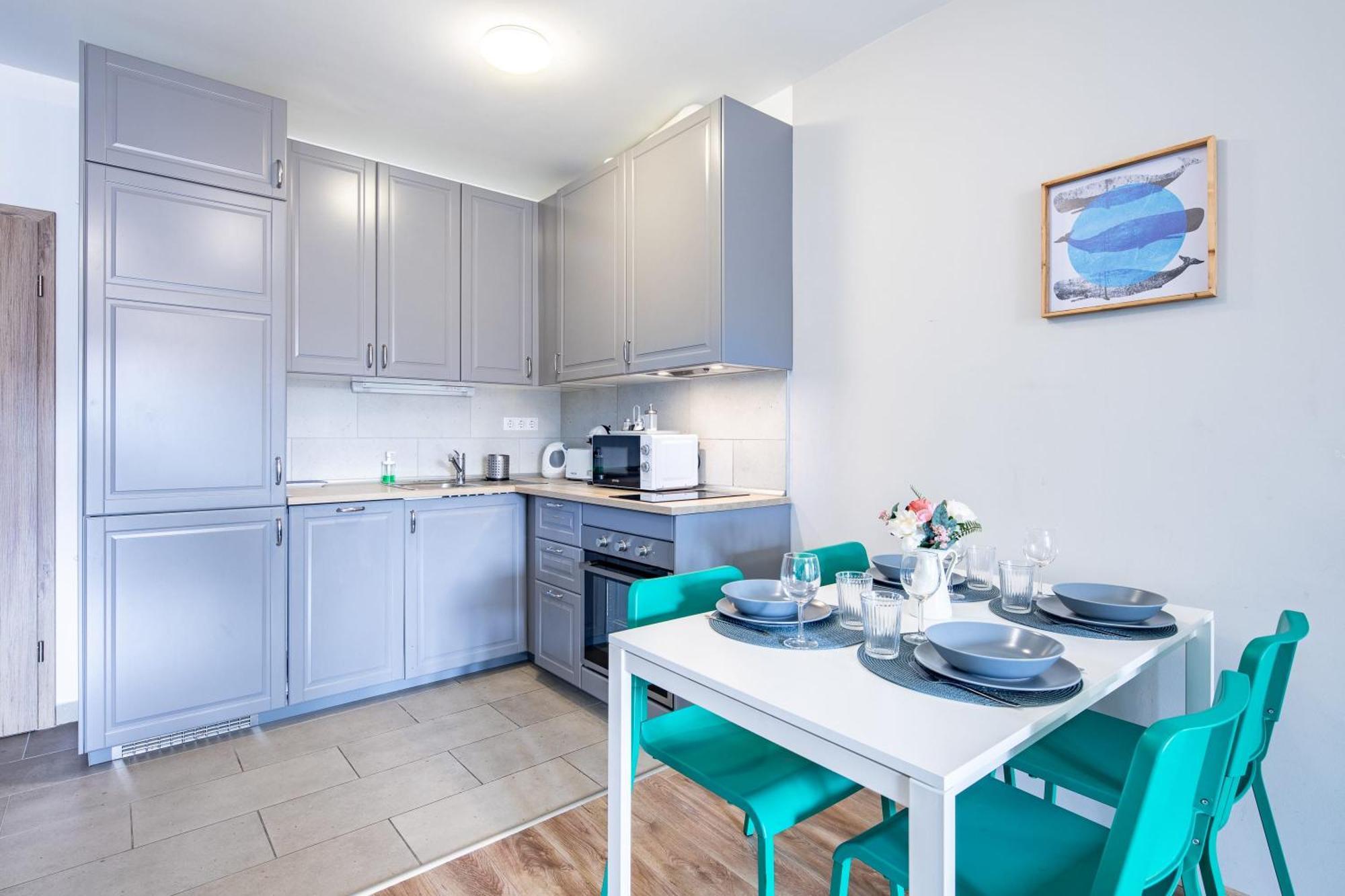 Very - Balcony - Free Parking Apartment *